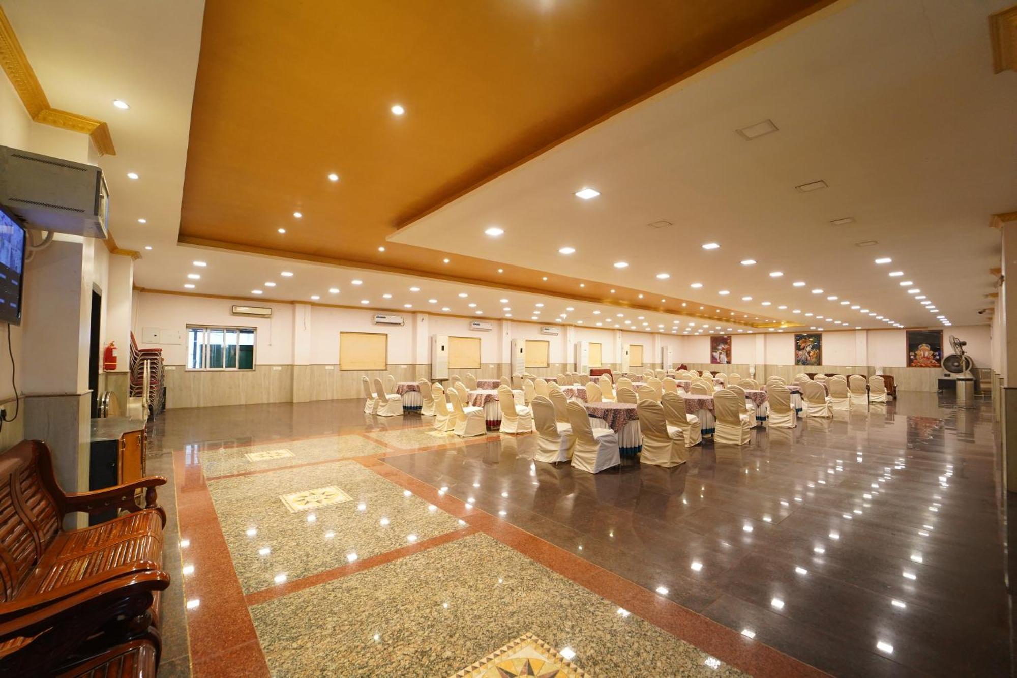 Hotel Ananta Sayana Бхубанешвар Екстериор снимка