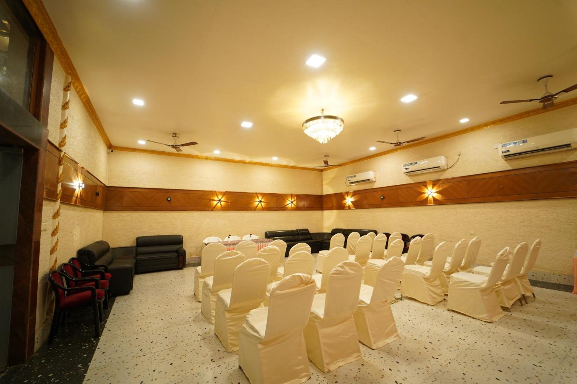 Hotel Ananta Sayana Бхубанешвар Екстериор снимка
